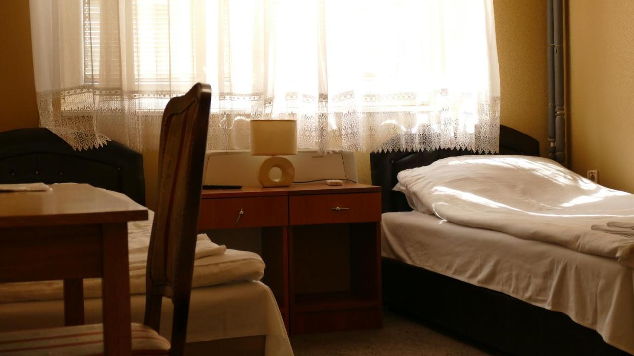 B&B Vila Bela Ruza Сремська Митровиця Екстер'єр фото